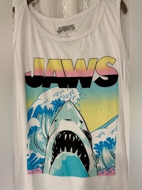 Jaw’s sleeveless tank. Size 5 per label.